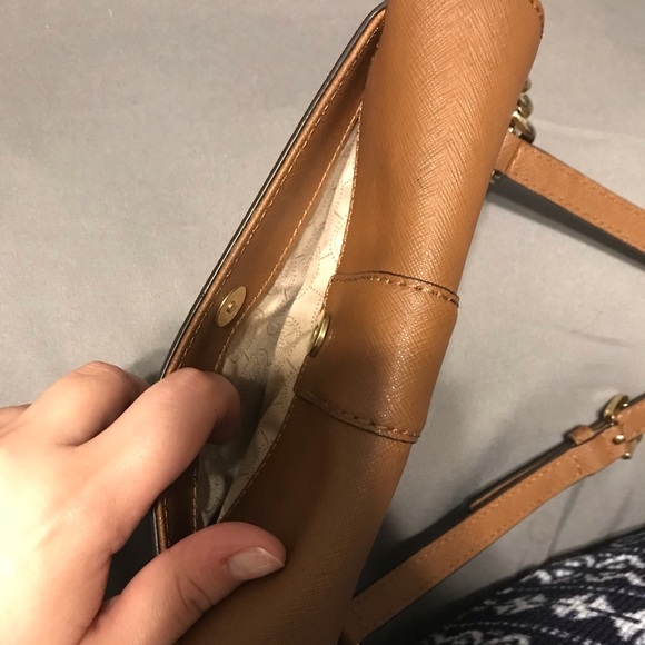 Michael Kors Crossbody purse - Picture 4 of 7